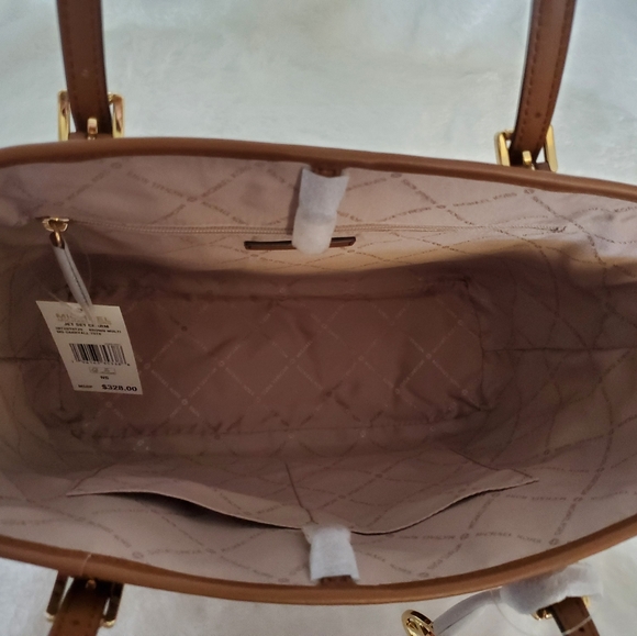 Michael Kors purse - Picture 4 of 9